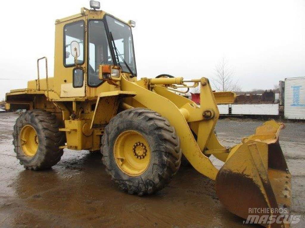 Komatsu WA100-1 Фронтальні навантажувачі