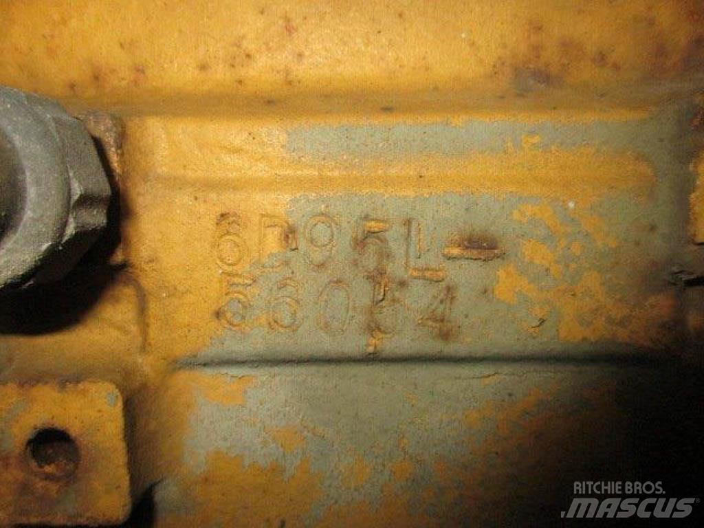 Komatsu WA100-1 Фронтальні навантажувачі