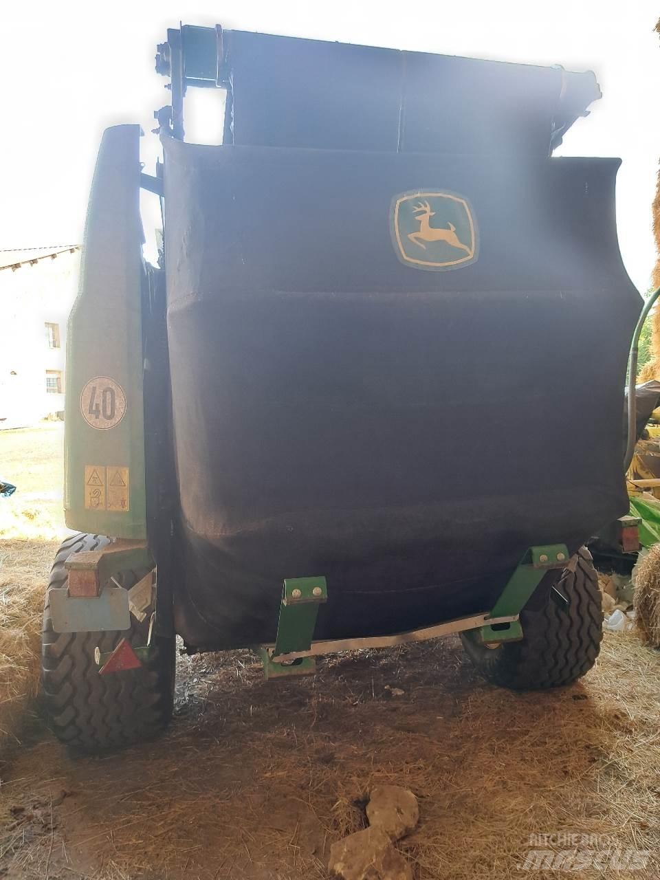 John Deere 990 Рулонні прес-підбирачі