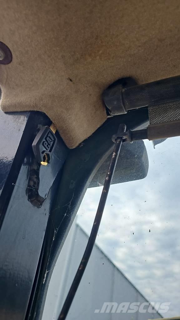 CAT 963 C Гусеничні вантажники