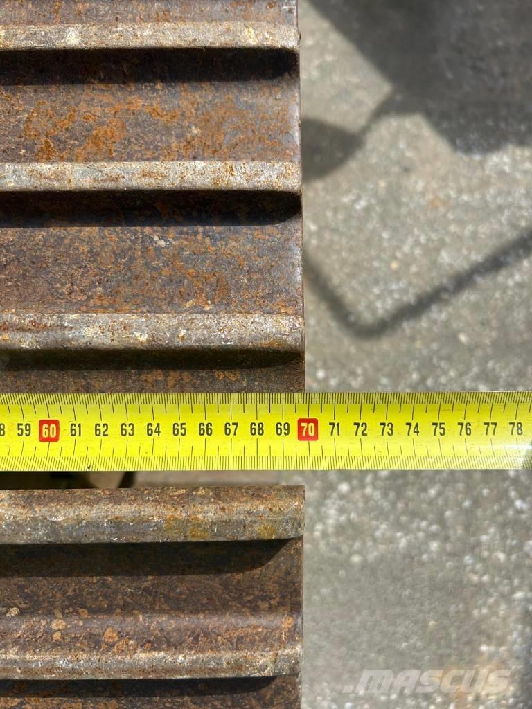 Takeuchi TB 2150 R Гусеничні екскаватори