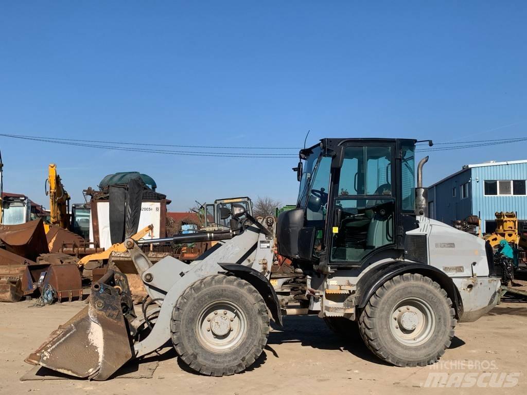 CAT 908H Фронтальні навантажувачі