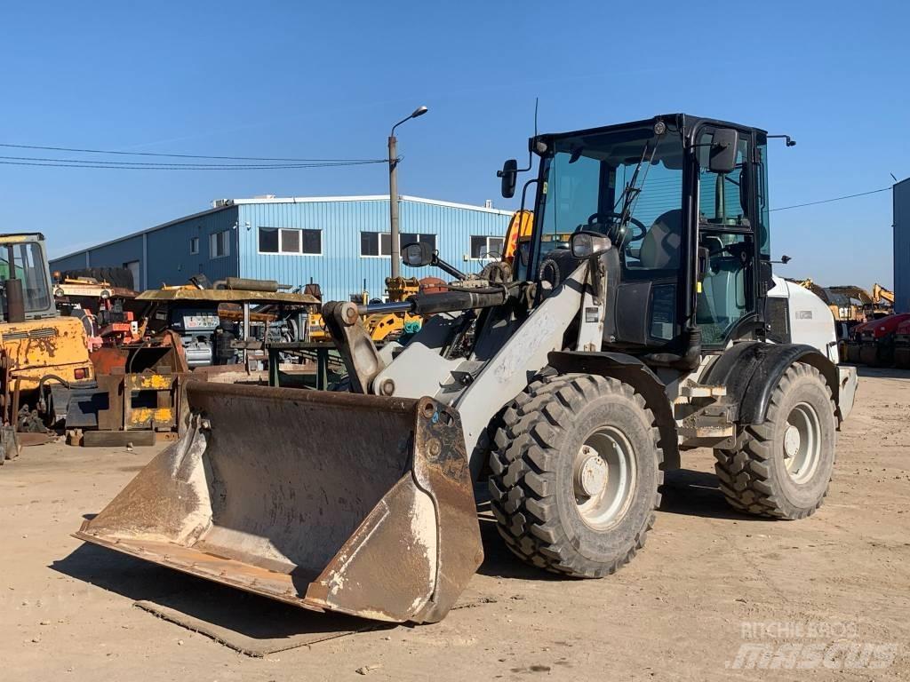 CAT 908H Фронтальні навантажувачі
