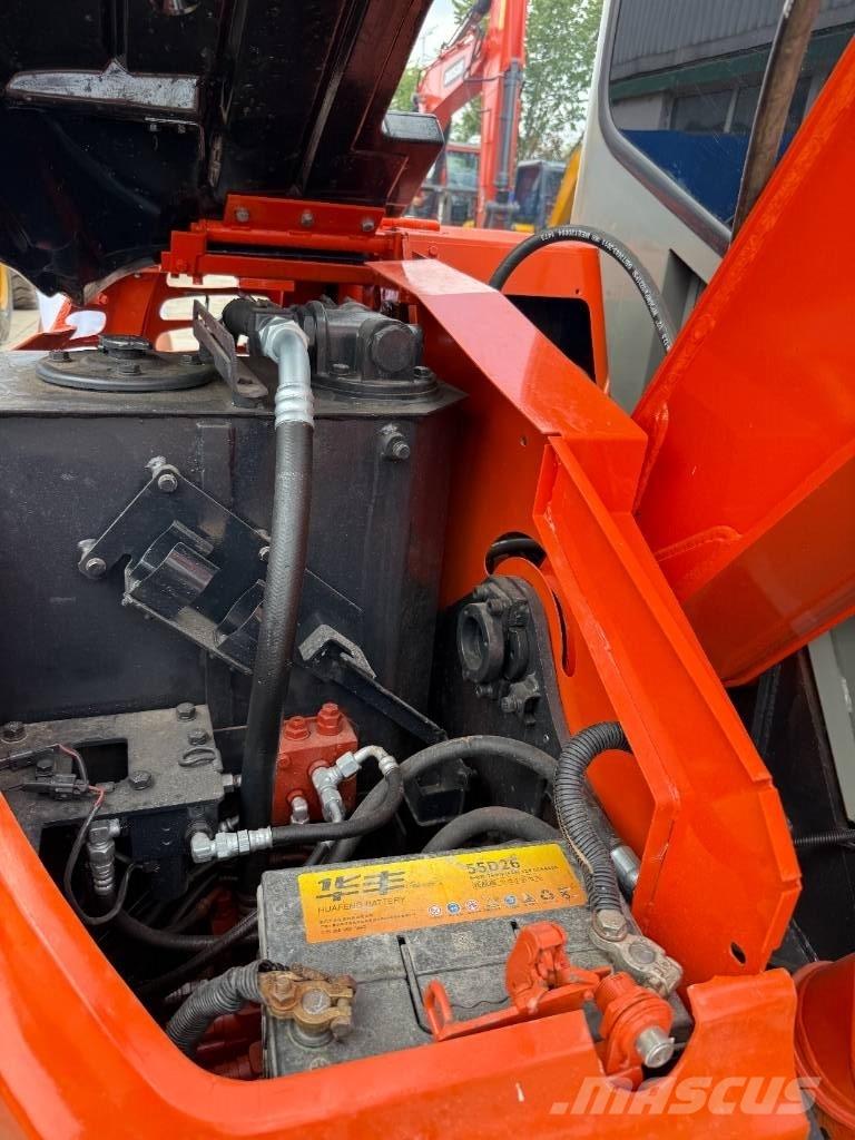 Hitachi Zaxis 55 U Гусеничні екскаватори