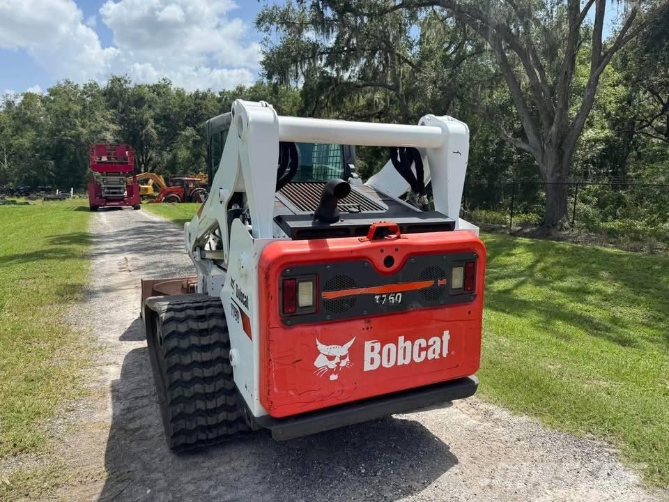 Bobcat T750 Міні-навантажувачі