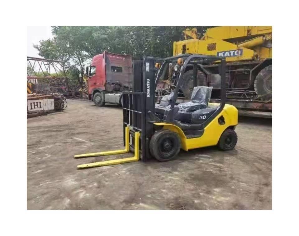 Komatsu 3Ton Дизельні навантажувачі