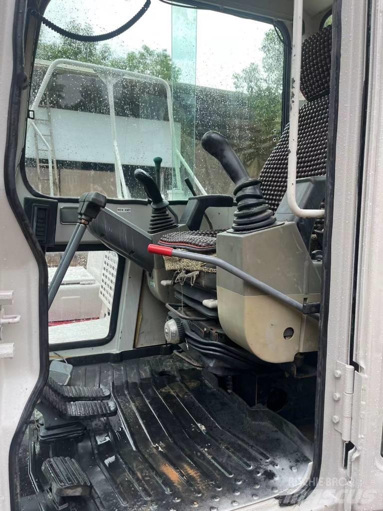 Takeuchi TB 160C Гусеничні екскаватори