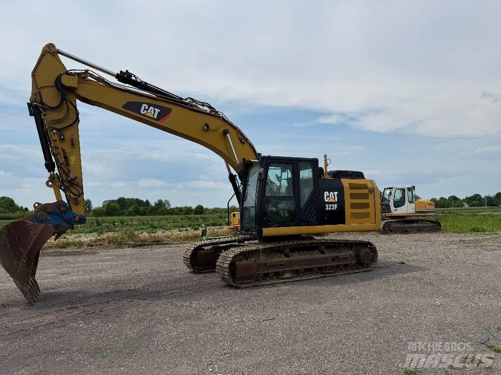 CAT 323 F L Гусеничні екскаватори