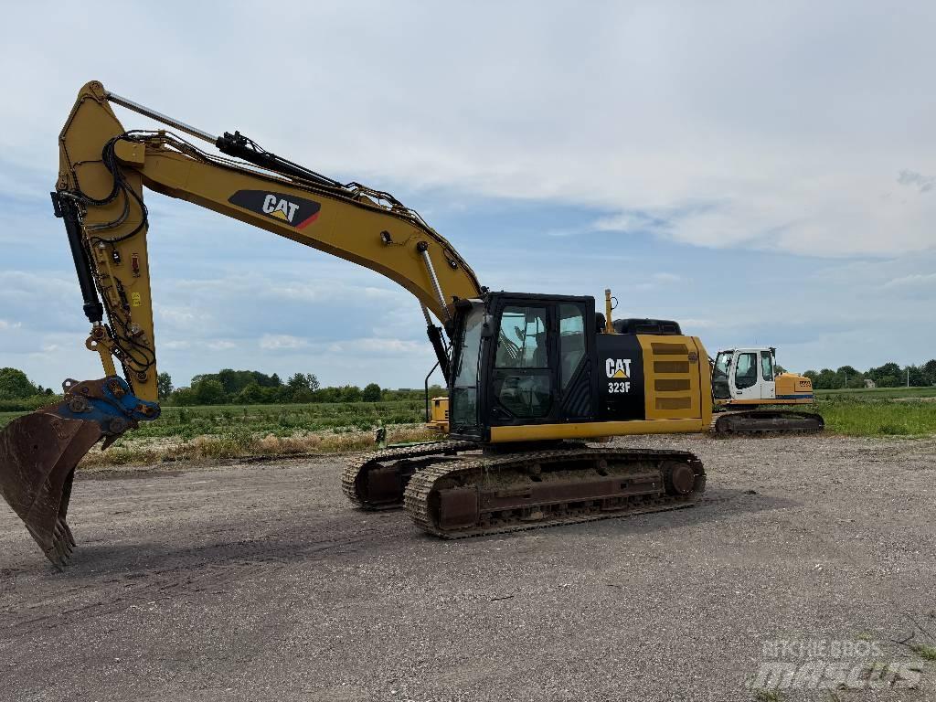 CAT 323 F L Гусеничні екскаватори