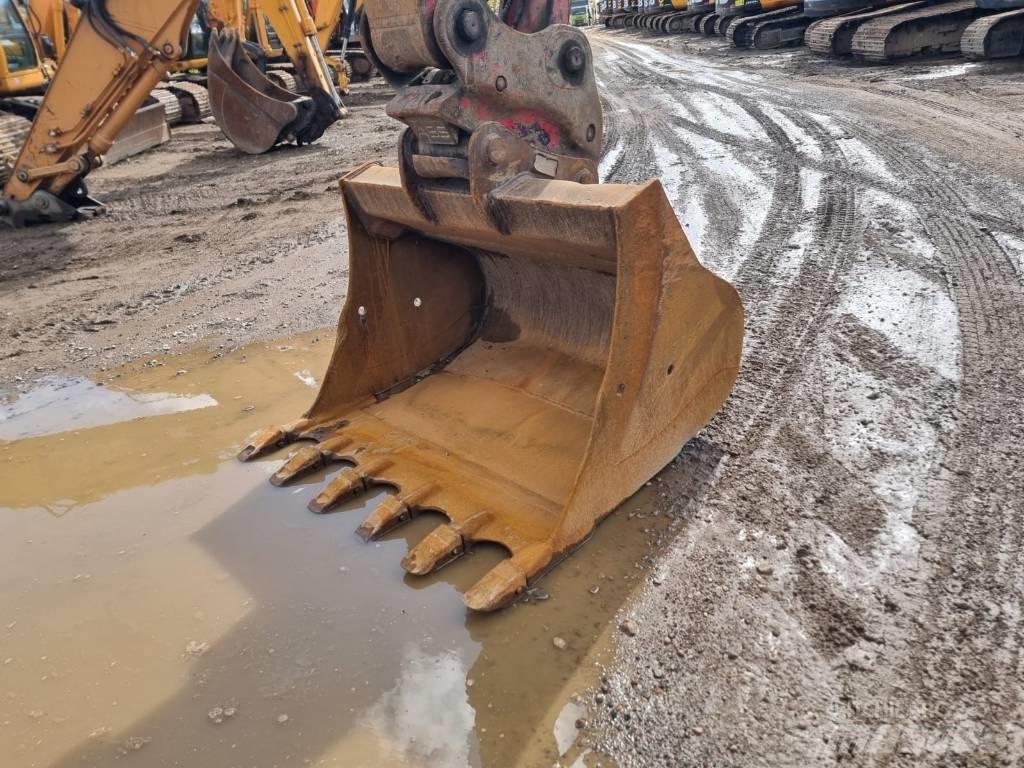 JCB JS220 LC T4 Гусеничні екскаватори