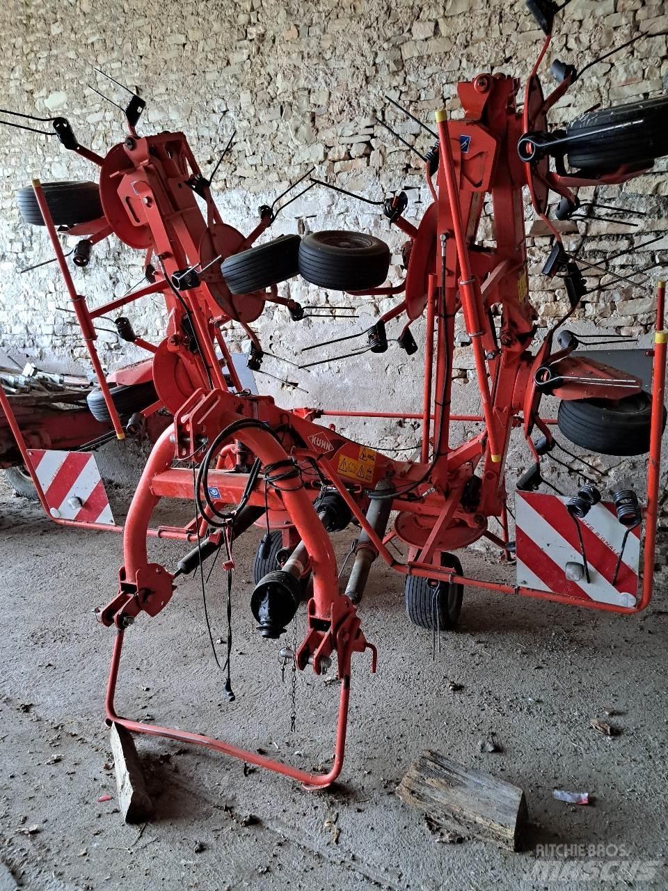 Kuhn GF7902 Граблі і сінозворушувачі