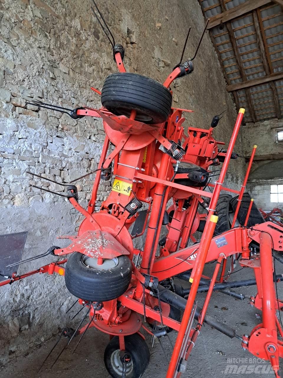 Kuhn GF7902 Граблі і сінозворушувачі