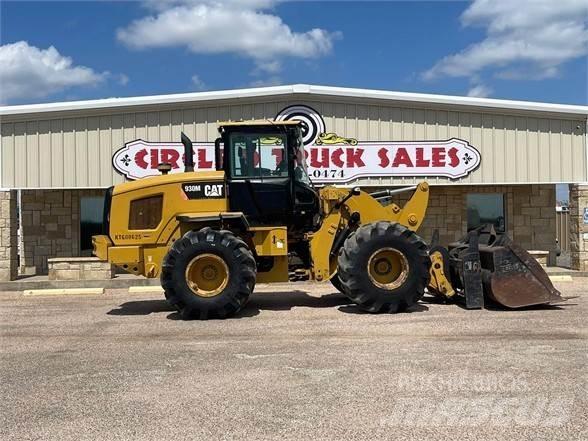 CAT 930M Фронтальні навантажувачі