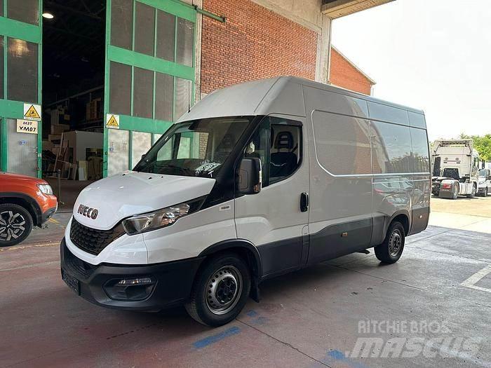 Iveco 35S16 Панельні фургони
