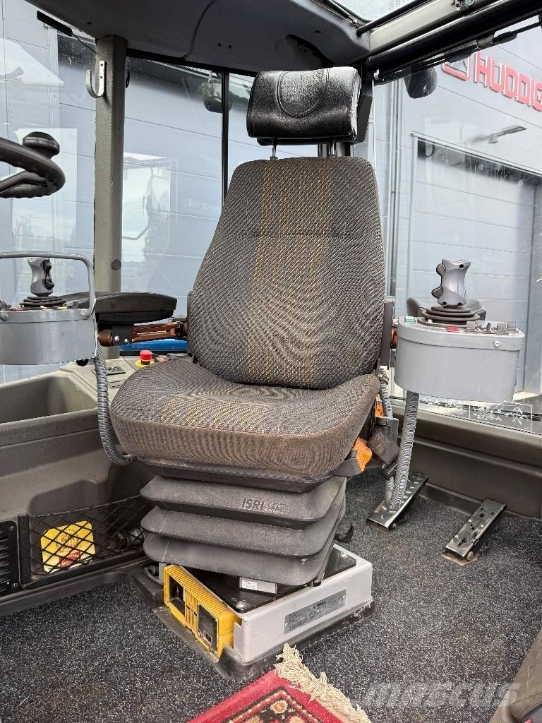 Huddig 1260 B Екскаватори-навантажувачі