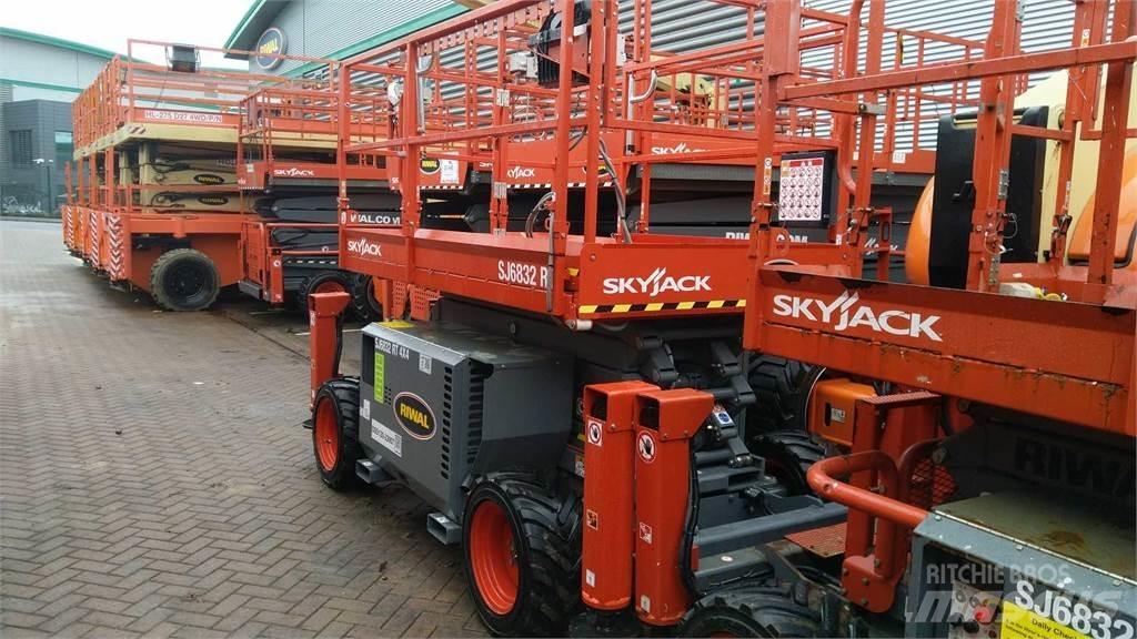 SkyJack 6832RT Підйомники-ножиці