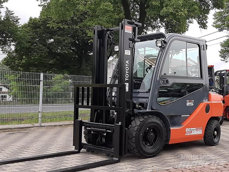 Toyota 02-8FGF25 Газові навантажувачі