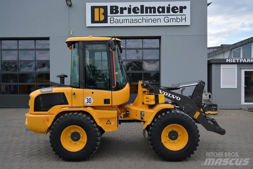 Volvo L30HS Фронтальні навантажувачі