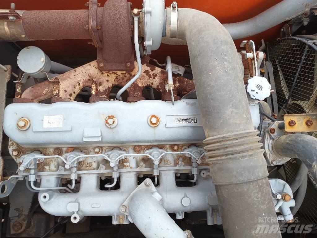 Hitachi ZX 200 Гусеничні екскаватори