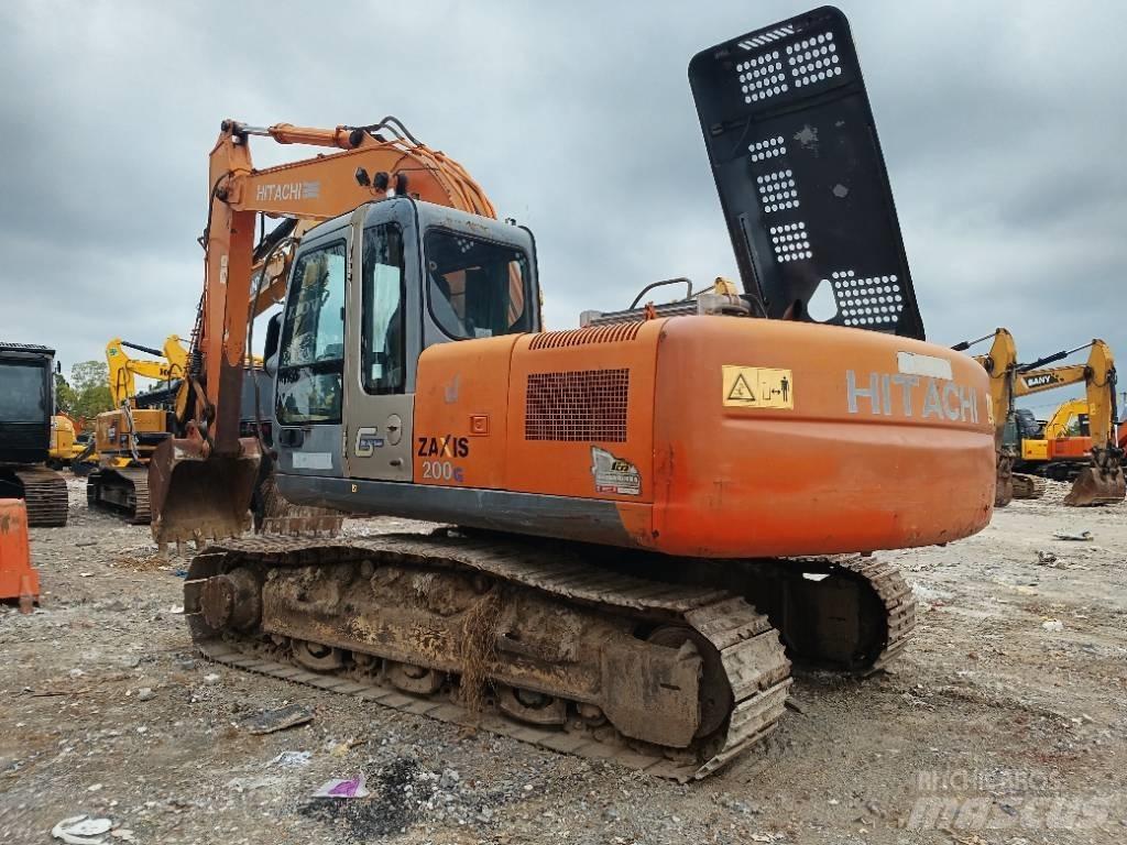 Hitachi ZX 200 Гусеничні екскаватори