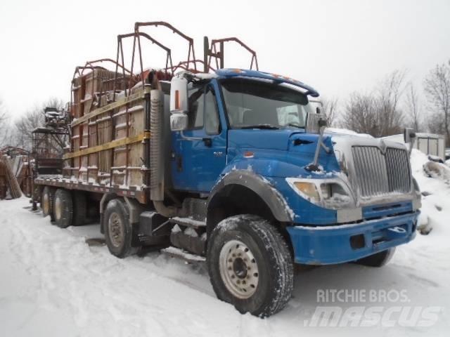 International 4600 Вантажівки-платформи/бокове розвантаження