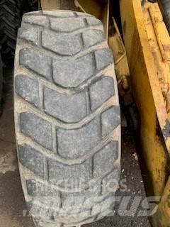 CAT 910 Фронтальні навантажувачі