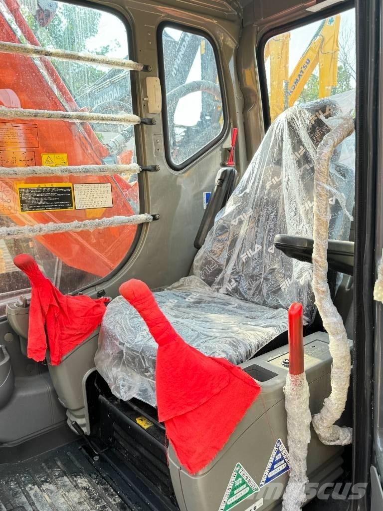 Hitachi ZX 200 Гусеничні екскаватори