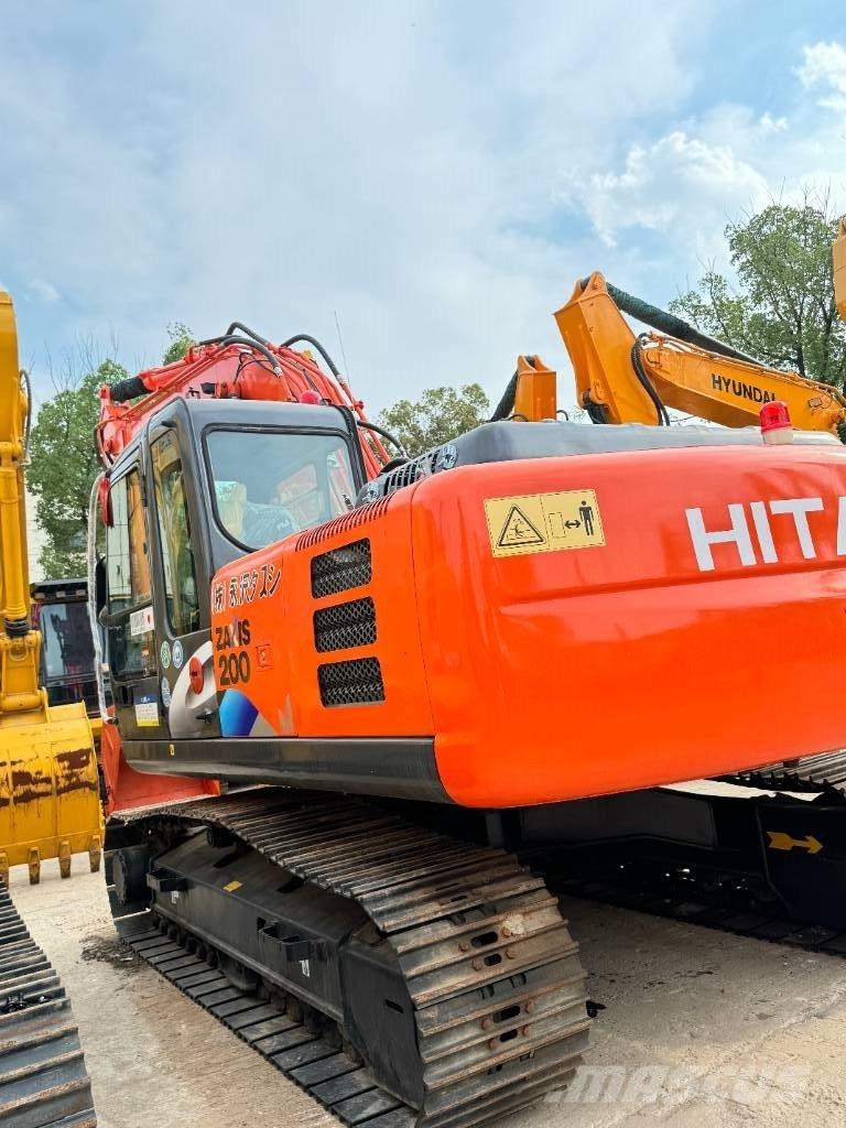 Hitachi ZX 200 Гусеничні екскаватори