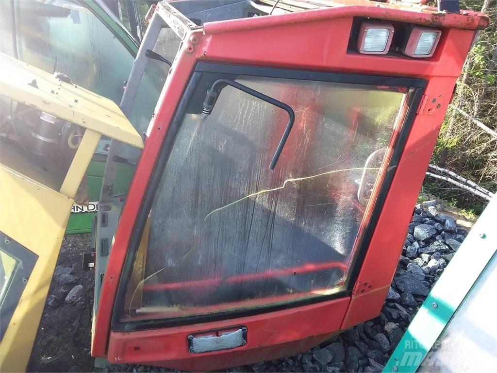 Komatsu 911.5 Кабіна
