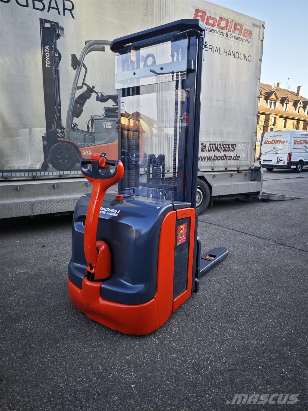 Linde L14 Самохідні електроштабелери