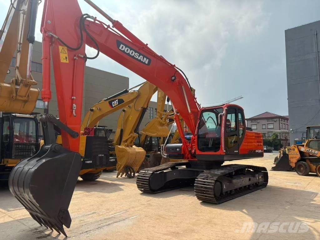 Doosan 225 LC Гусеничні екскаватори
