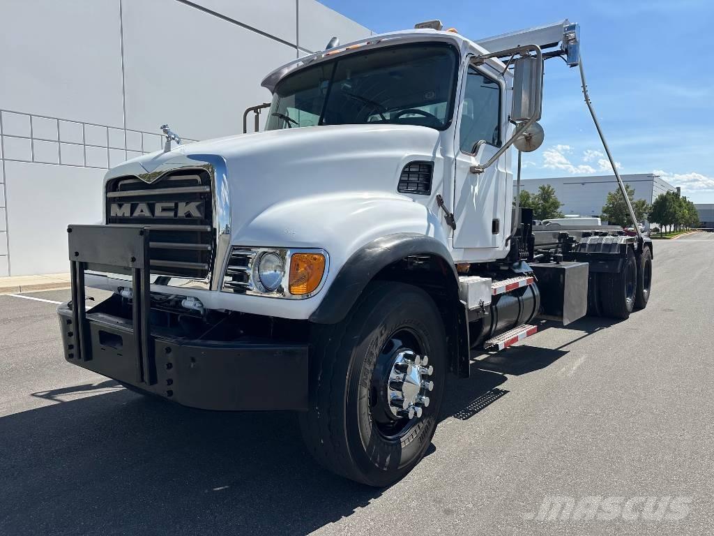 Mack CV 713 Контейнеровози