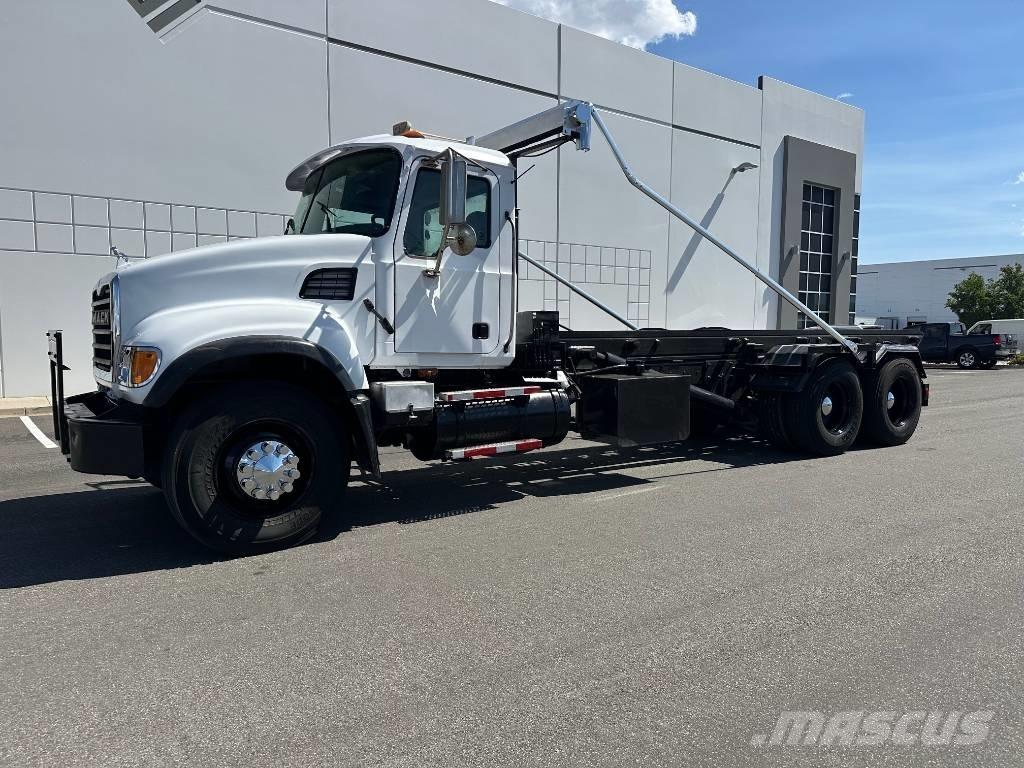 Mack CV 713 Контейнеровози