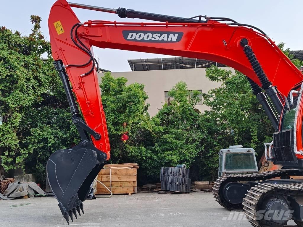 Doosan DX300LC-9C Гусеничні екскаватори