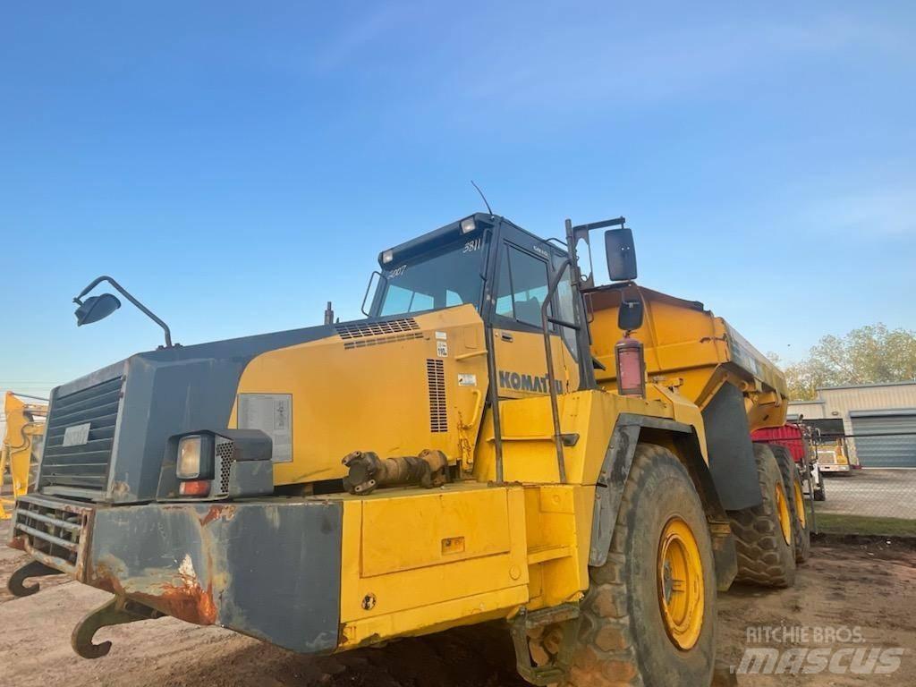 Komatsu HM 400-2 Зчленовані самоскиди