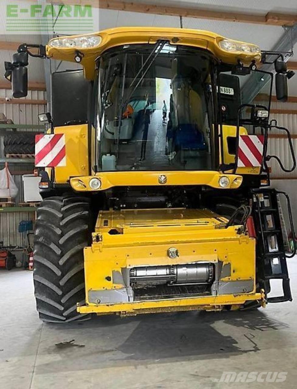 New Holland cr8080 Зернозбиральні комбайни