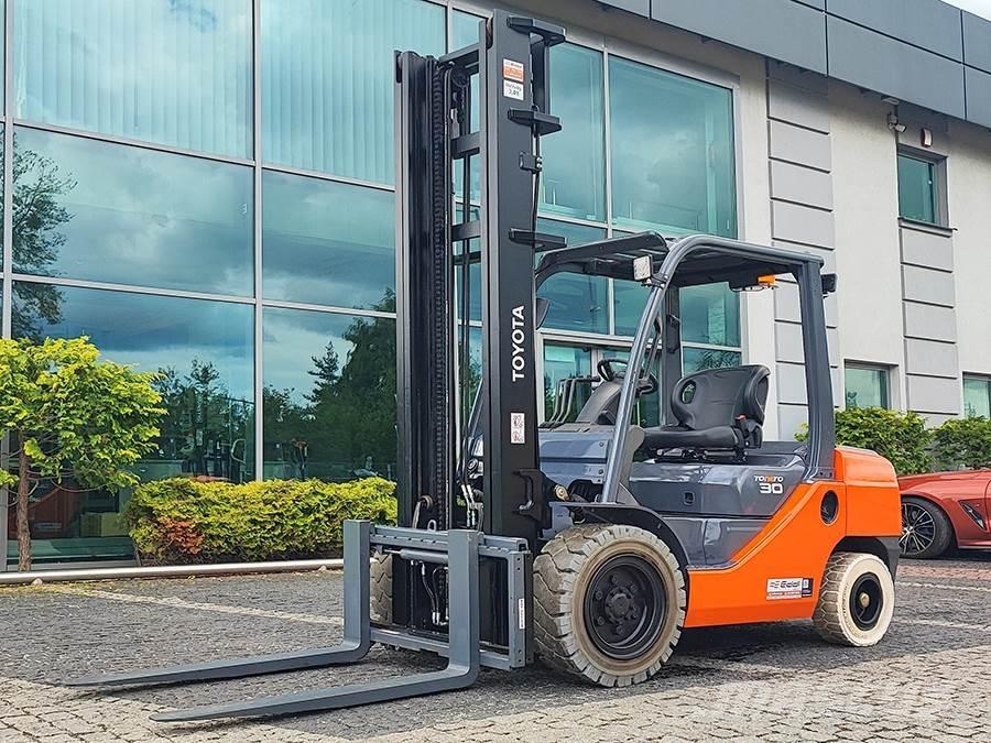 Toyota 02-8FDF30 Дизельні навантажувачі