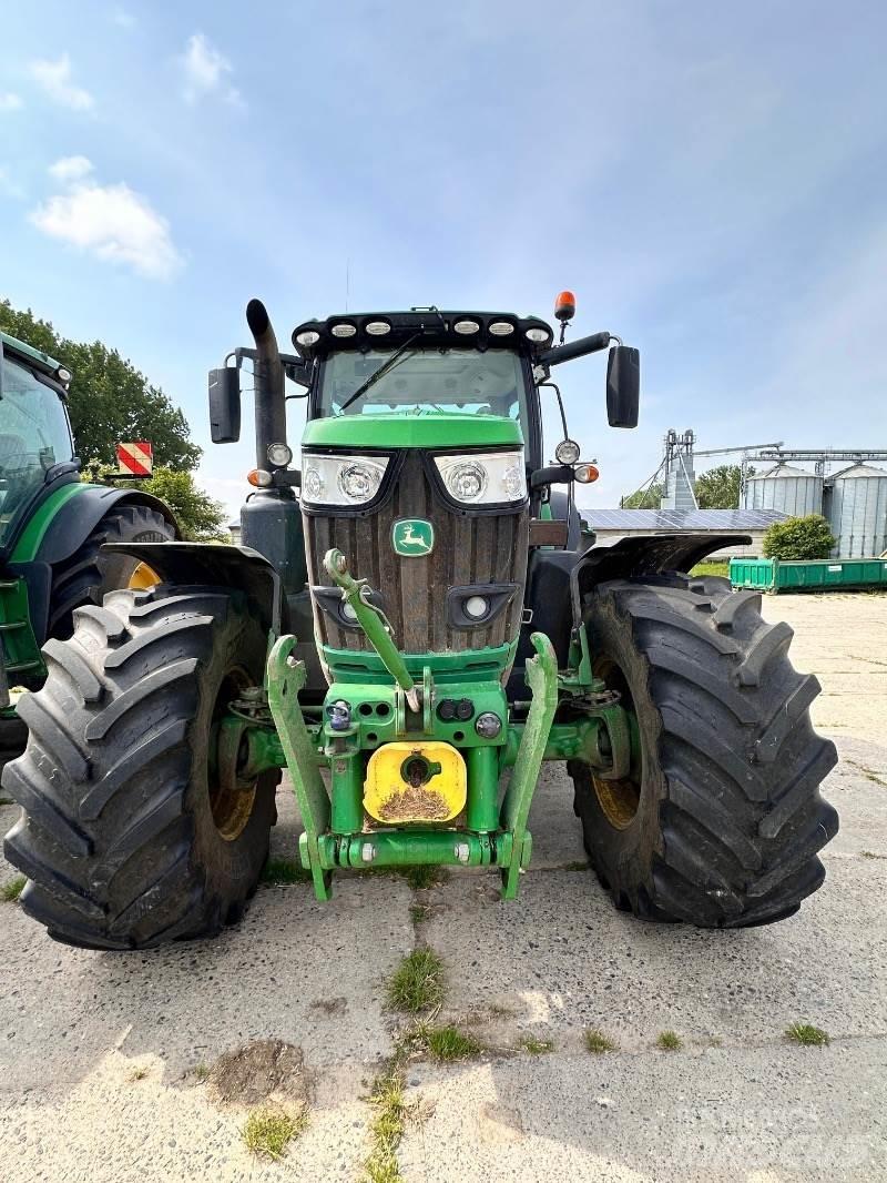 John Deere 6215R Трактори
