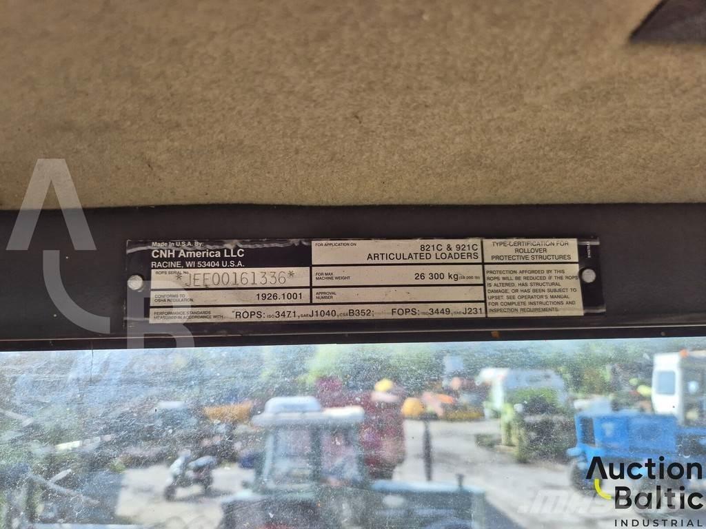 CASE 821 C Фронтальні навантажувачі