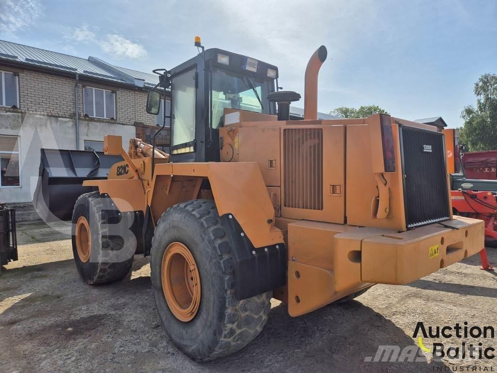 CASE 821 C Фронтальні навантажувачі