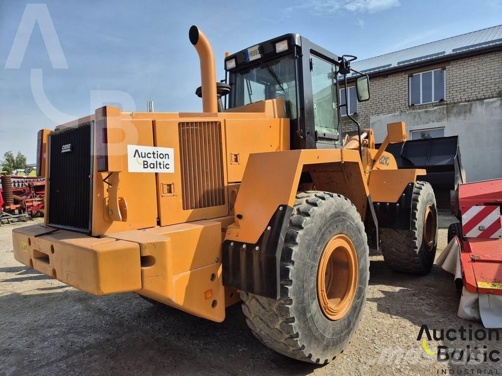 CASE 821 C Фронтальні навантажувачі
