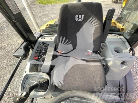 CAT 906M Фронтальні навантажувачі