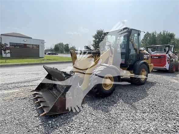 CAT 906M Фронтальні навантажувачі