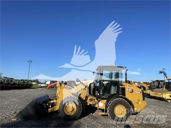 CAT 906M Фронтальні навантажувачі