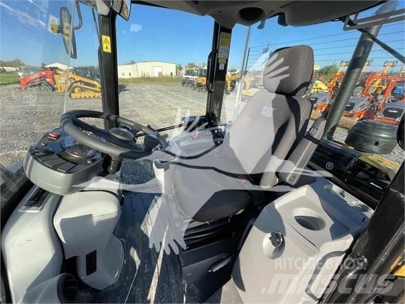 CAT 906M Фронтальні навантажувачі