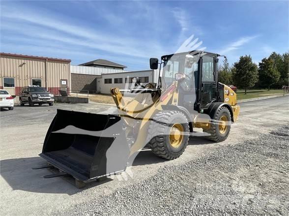 CAT 906M Фронтальні навантажувачі