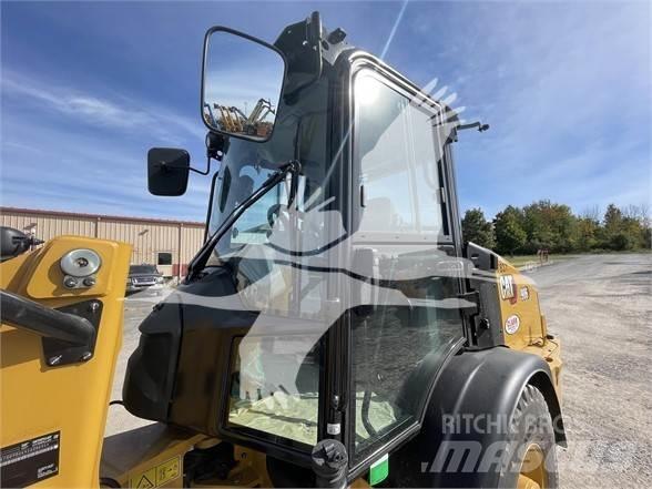 CAT 906M Фронтальні навантажувачі