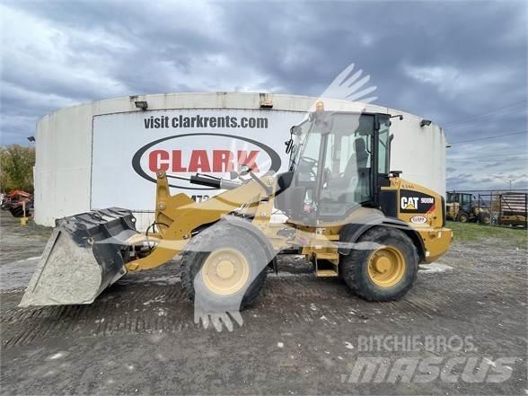 CAT 908M Фронтальні навантажувачі