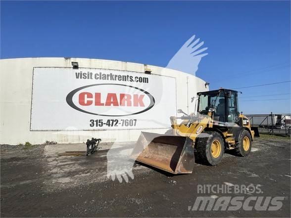 CAT 908M Фронтальні навантажувачі