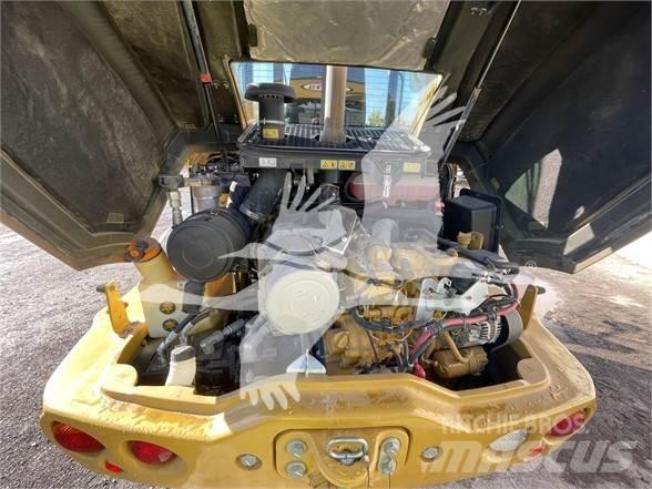 CAT 908M Фронтальні навантажувачі